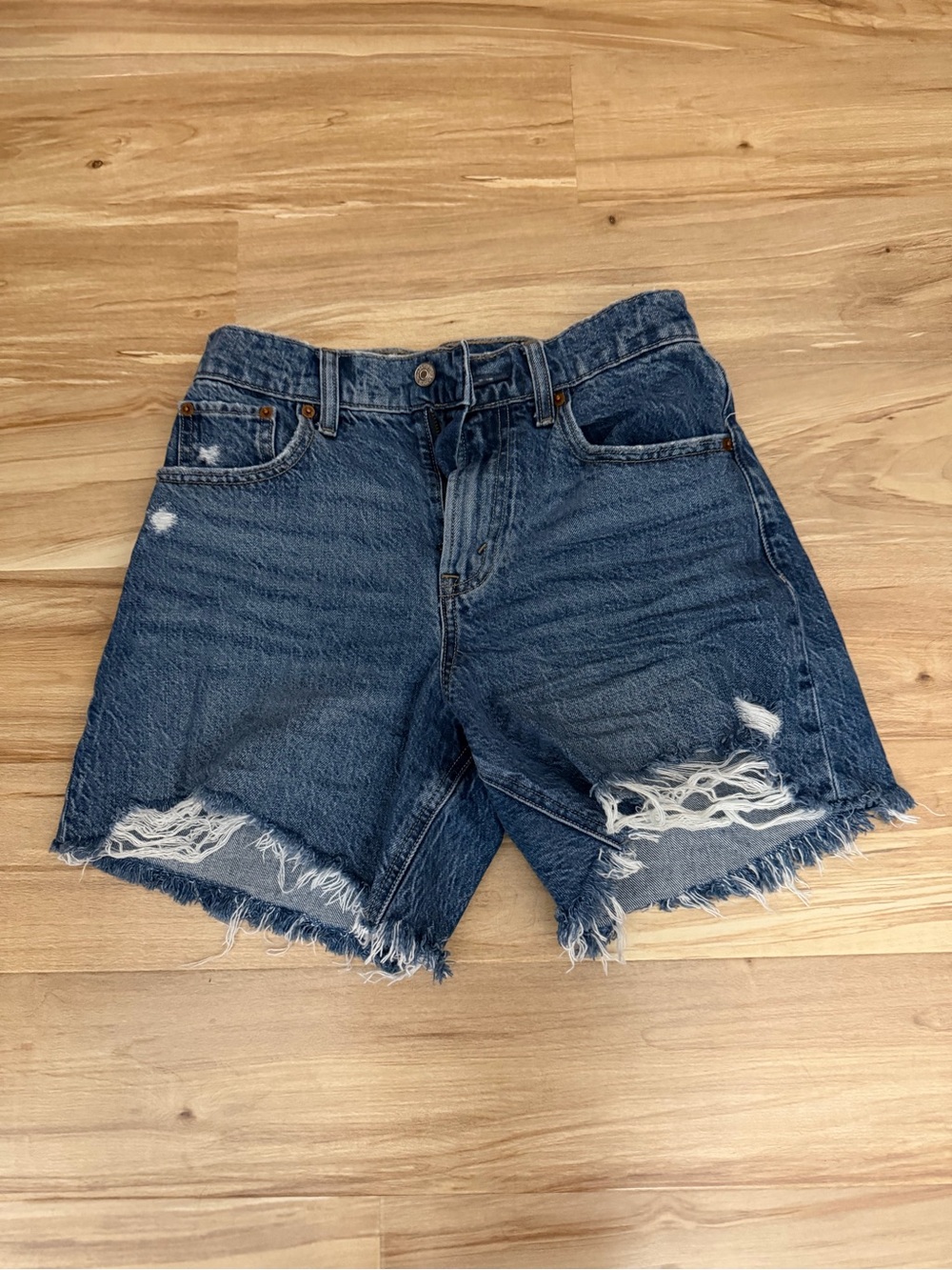 Abercrombie High Rise Loose Short. Size 24.
